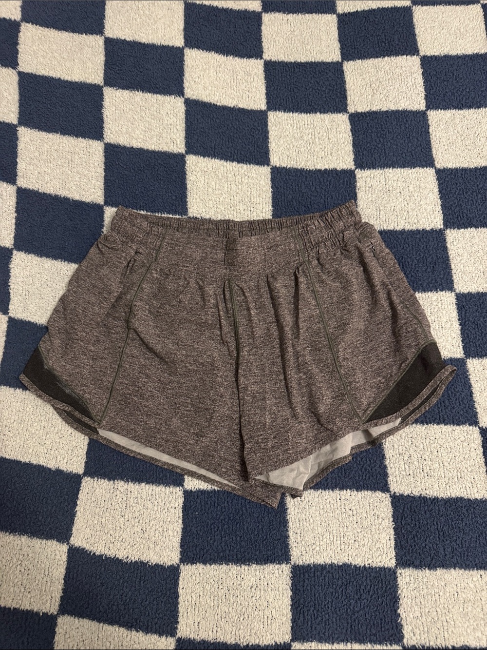 Lululemon Hotty Hot Low Rise Lined Shorts 4”